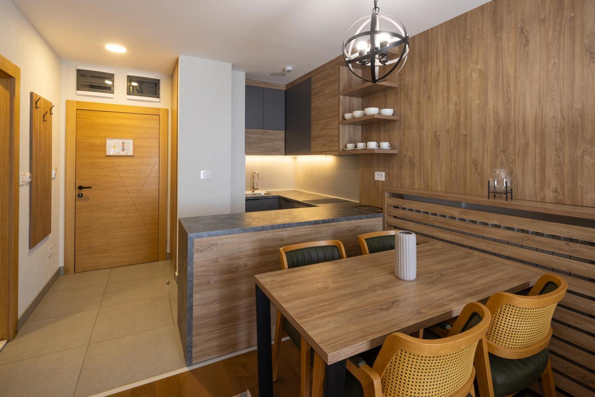 Apartman & *